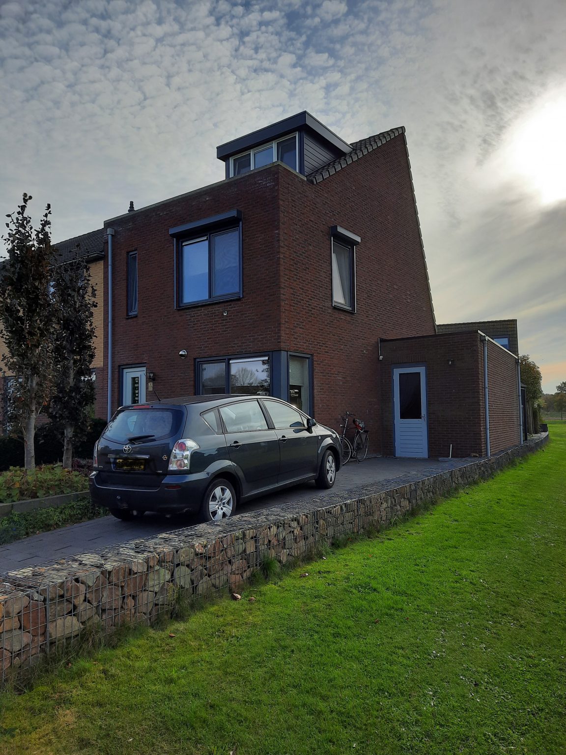 Inkedfoto huis voorkant_LI